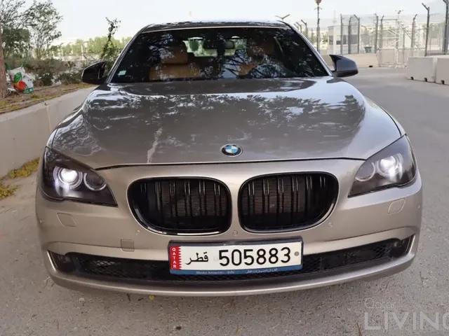 صورة 2012 بي إم دبليو الفئة السابعة 740Li