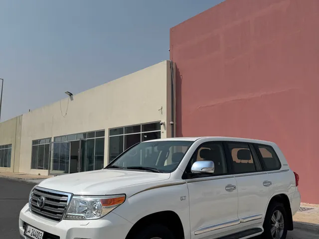 Photo of 2015 Toyota Land Cruiser VXR Platinum Edition
