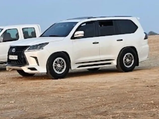 Photo of 2021 Lexus LX 570 Black Edition