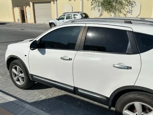 صورة 2010 نيسان قاشقاي SE