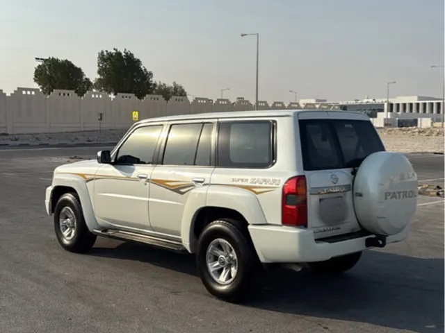 صورة 2005 نيسان باترول سفاري