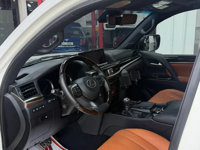 Photo of 2016 Lexus LX 570