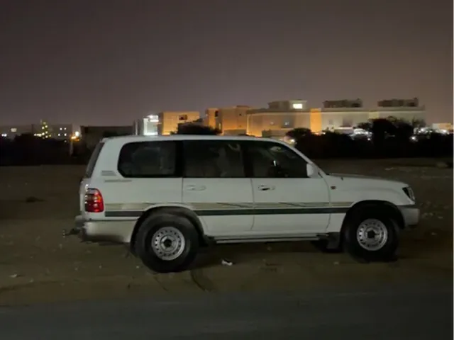 Photo of 2000 Toyota Land Cruiser GXR