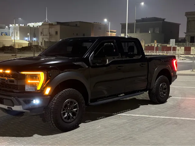 صورة 2022 فورد F-150 رابتور