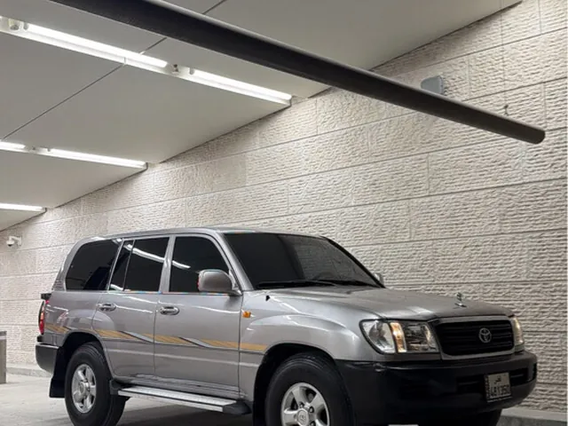 Photo of 2000 Toyota Land Cruiser GX