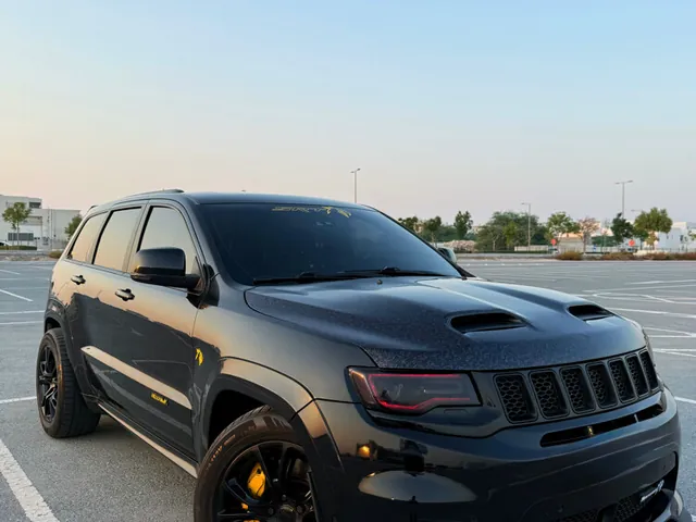 صورة 2014 جيب جراند شيروكي SRT