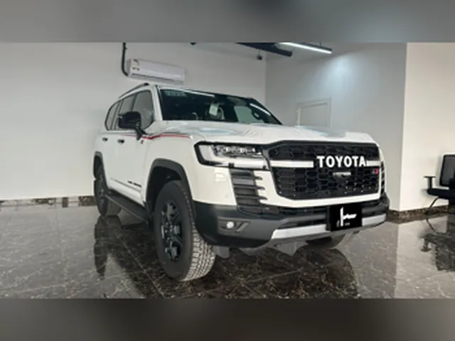 صورة 2025 تويوتا لاند كروزر جي آر سبورت