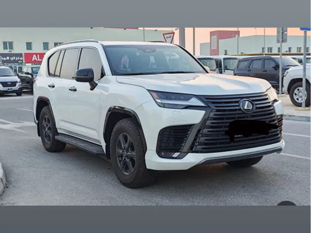 صورة 2025 لكزس LX 700h أوفرتريل