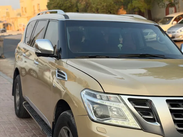 صورة 2014 نيسان باترول بلاتينيوم