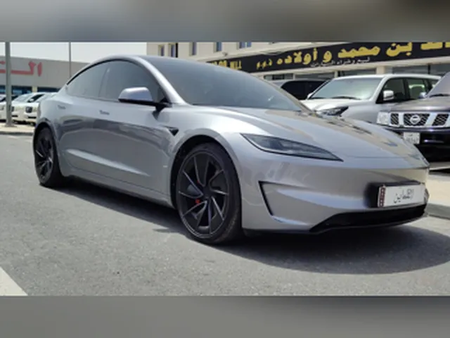 صورة 2025 تيسلا Model 3