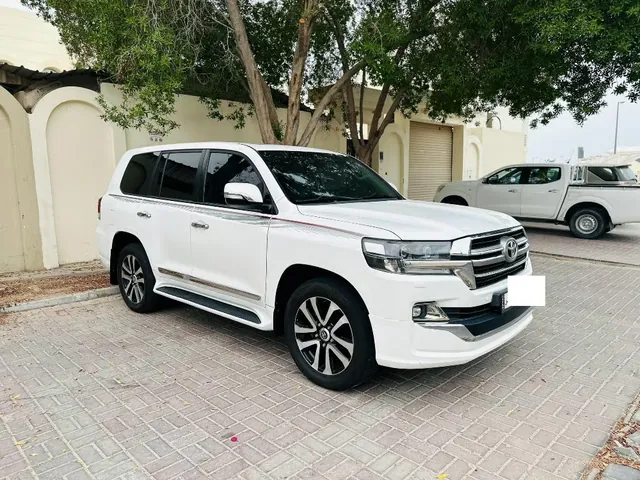 صورة 2019 تويوتا لاند كروزر GXR