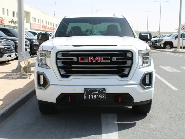 صورة 2021 جي إم سي سييرا 1500 AT4