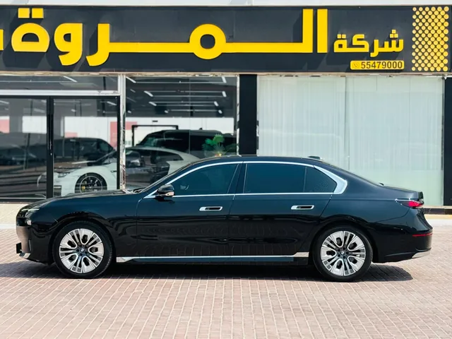 صورة 2025 بي إم دبليو الفئة السابعة 735i