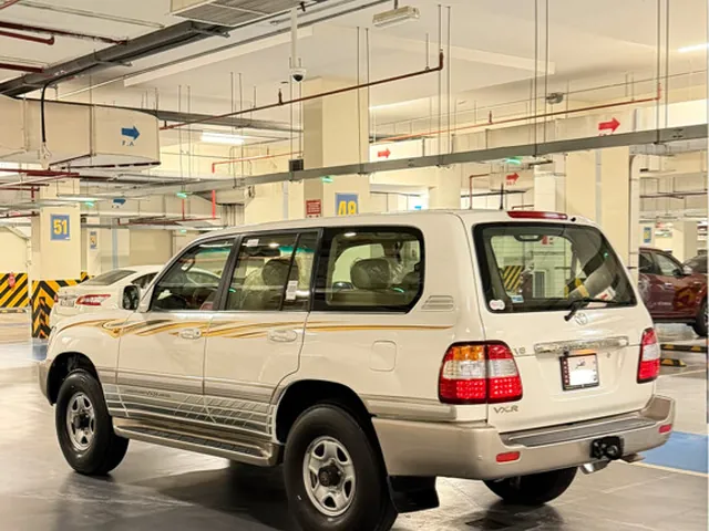 Photo of 2004 Toyota Land Cruiser VXR