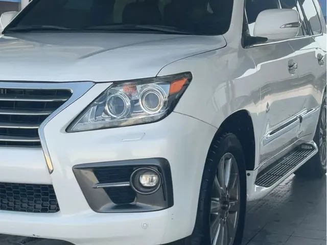 صورة 2015 لكزس LX 570 S