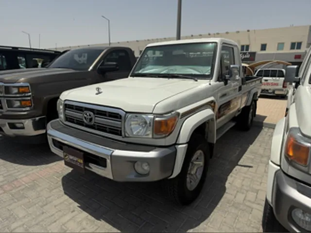 صورة 2018 تويوتا لاند كروزر LX
