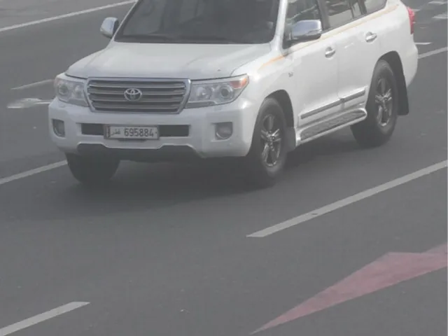 صورة 2012 تويوتا لاند كروزر VXR