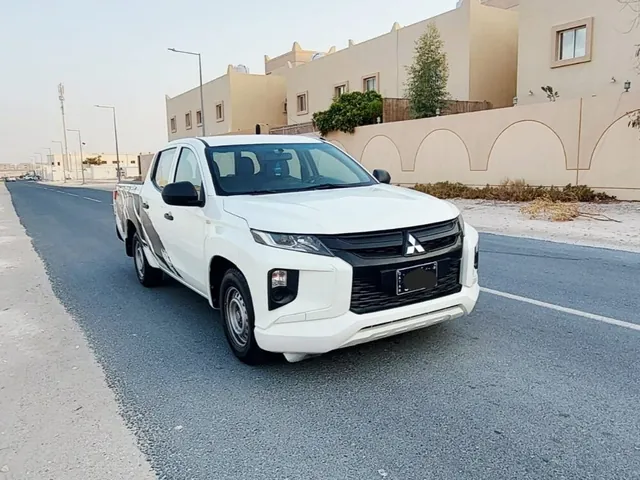 صورة 2021 ميتسوبيشي L200