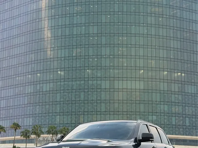 صورة 2014 جيب جراند شيروكي SRT