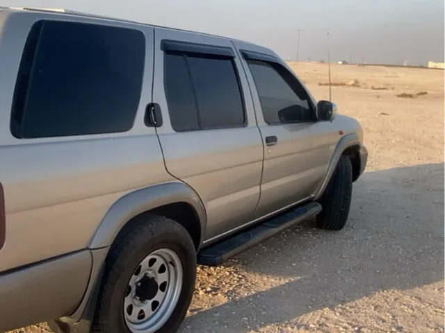 Photo of 2003 Nissan Pathfinder LE
