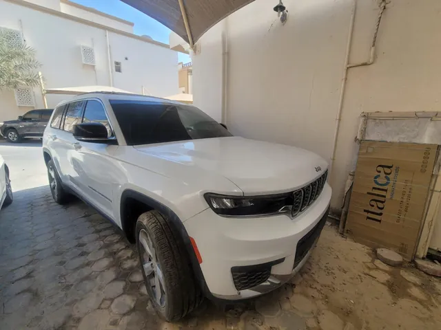 صورة 2021 جيب جراند شيروكي ليميتد