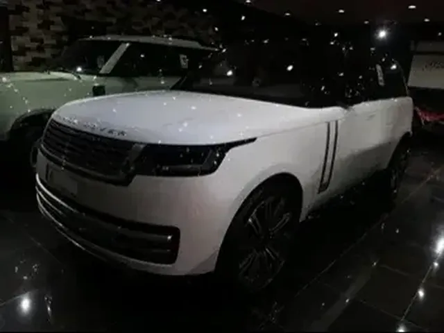 صورة 2023 رنج روڤر رنج روڤر فوغ أوتوبيوغرافي