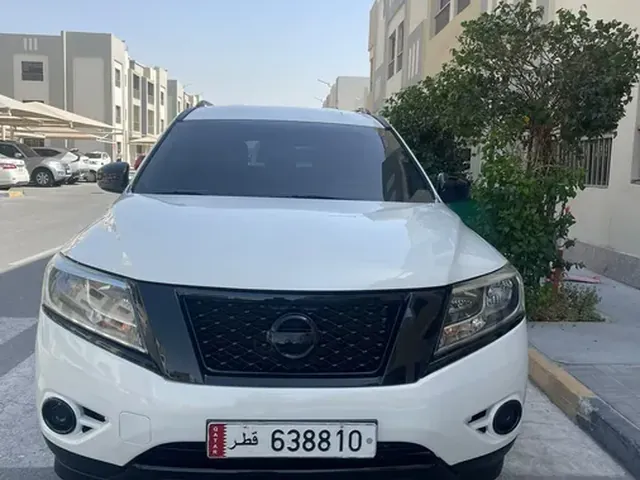 Photo of 2014 Nissan Pathfinder LE