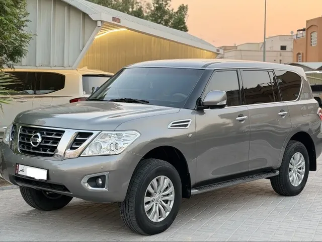 صورة 2013 نيسان باترول SE