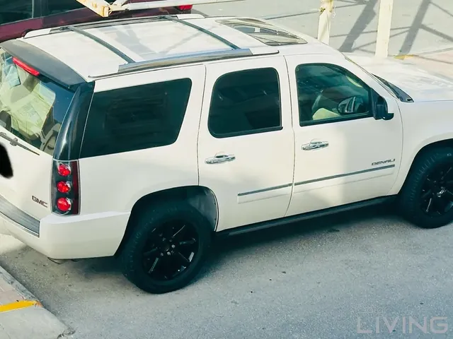 Photo of 2011 GMC Yukon Denali