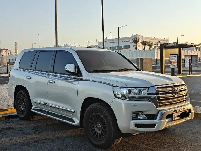 صورة 2018 تويوتا لاند كروزر GXR