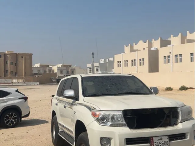 صورة 2013 تويوتا لاند كروزر VXR