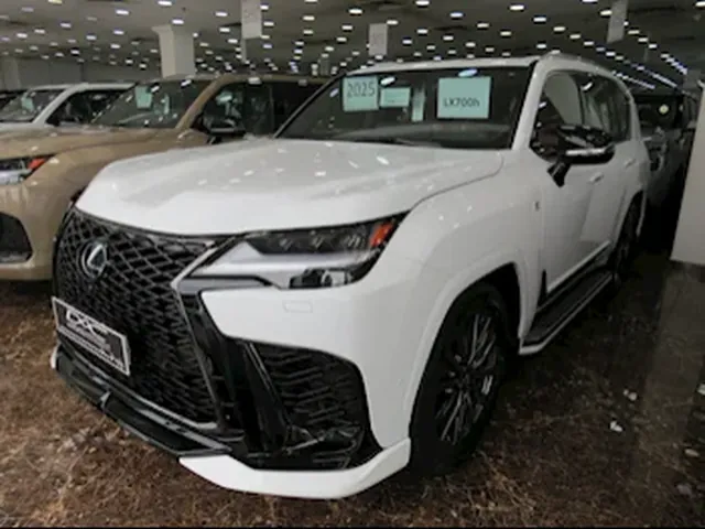 صورة 2025 لكزس LX 700h