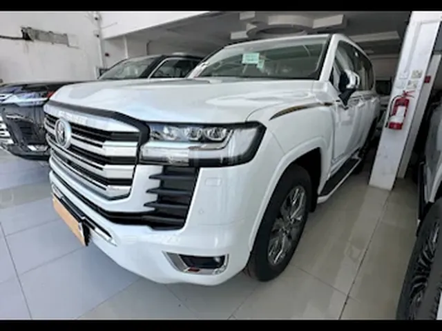 صورة 2023 تويوتا لاند كروزر VXR