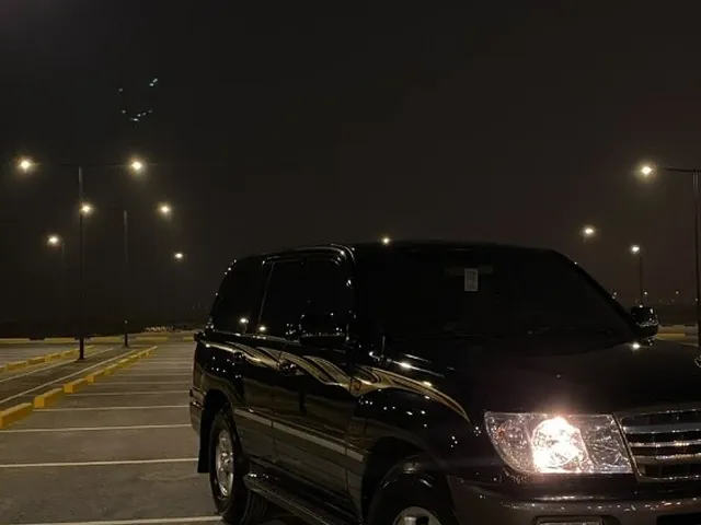 صورة 2006 تويوتا لاند كروزر VXR