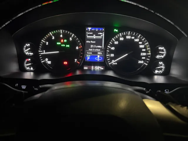 صورة 2018 لكزس LX 570