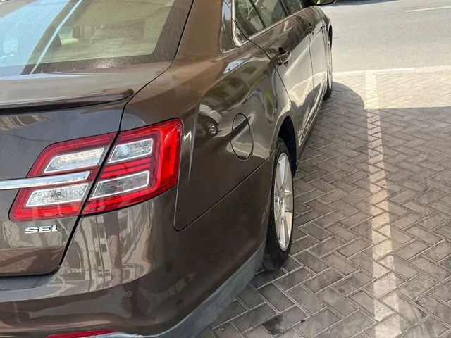 Photo of 2015 Ford Taurus Limited