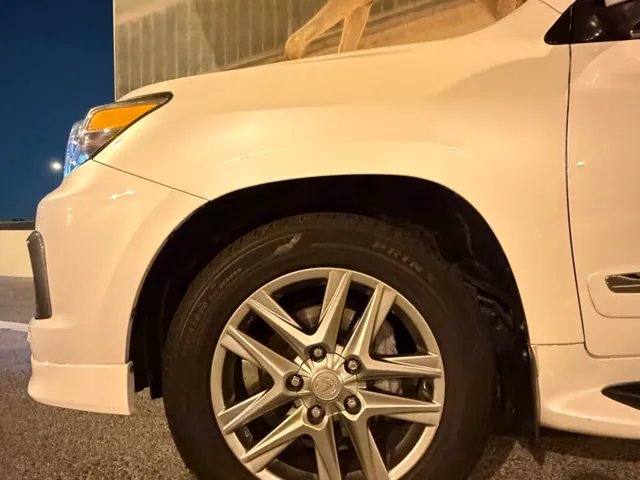 صورة 2012 لكزس LX 570 S