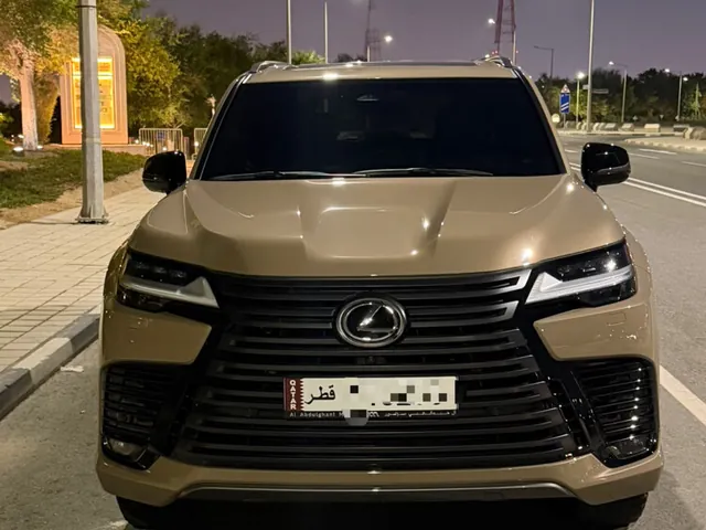 صورة 2025 لكزس LX 700h أوفرتريل