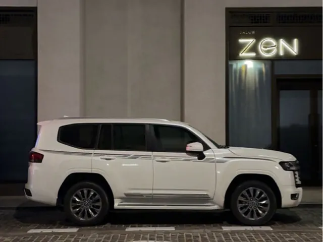 Photo of 2023 Toyota Land Cruiser GXR