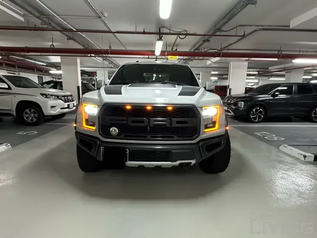 صورة 2017 فورد F-150 SVT رابتر