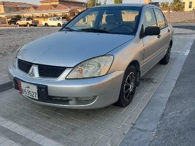 صورة 2009 ميتسوبيشي لانسر