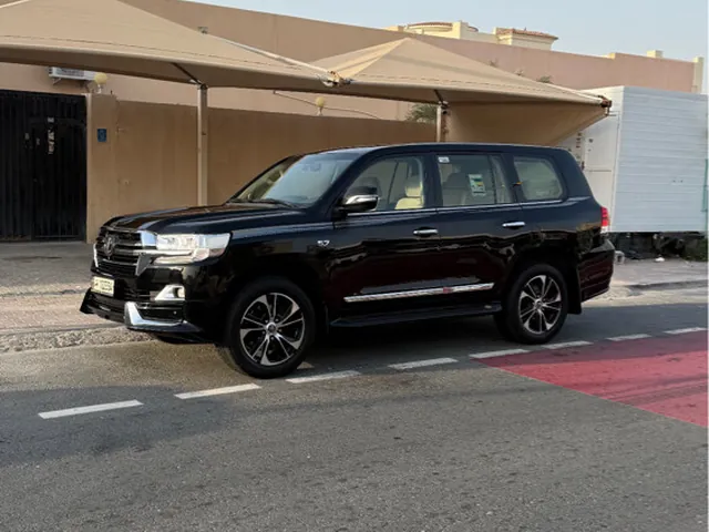 صورة 2019 تويوتا لاند كروزر VXR
