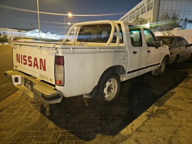 صورة 2000 نيسان بيك أب