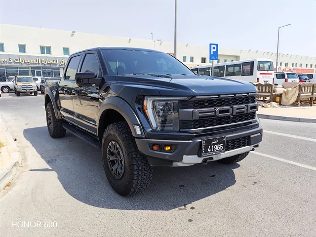 صورة 2022 فورد F-150 SVT رابتر