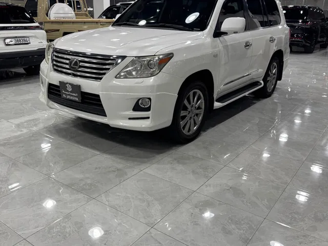 صورة 2011 لكزس LX 570