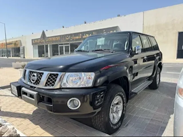 صورة 2023 نيسان باترول سفاري
