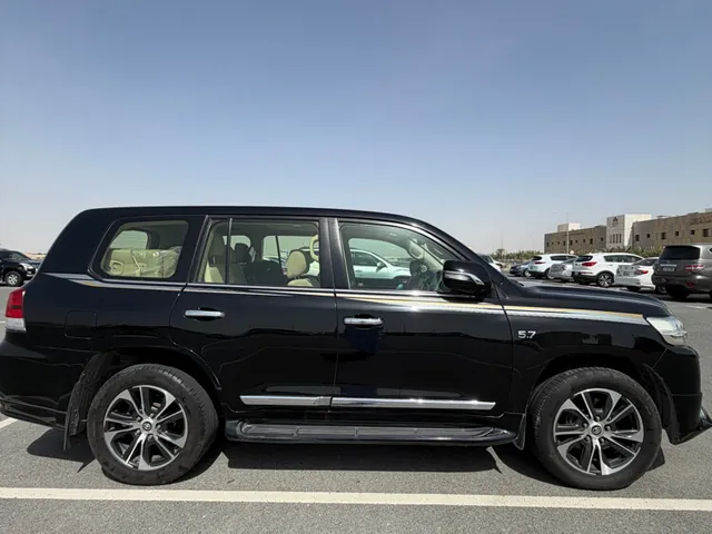 صورة 2020 تويوتا لاند كروزر VXR جراند تورينج S