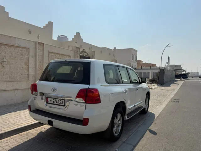 صورة 2015 تويوتا لاند كروزر VXR