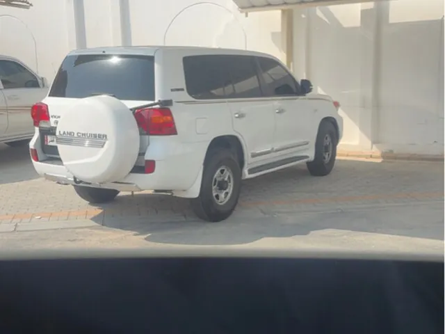 صورة 2013 تويوتا لاند كروزر VXR