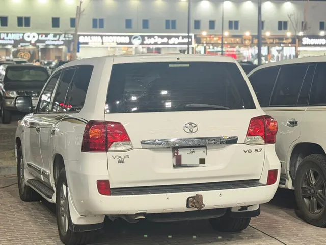 صورة 2015 تويوتا لاند كروزر VXR